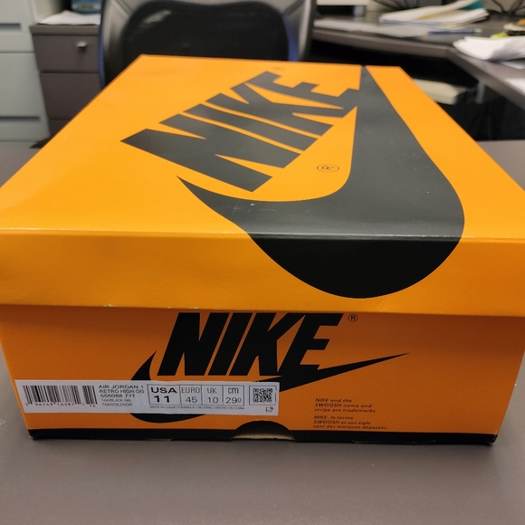 Jordan 1 High OG Taxi - Picture 7 of 7